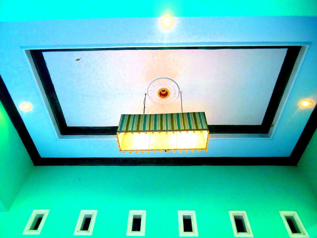 Lazy Monkey Hotell Senggigi Exteriör bild