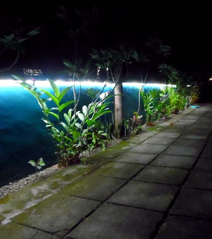 Lazy Monkey Hotell Senggigi Exteriör bild